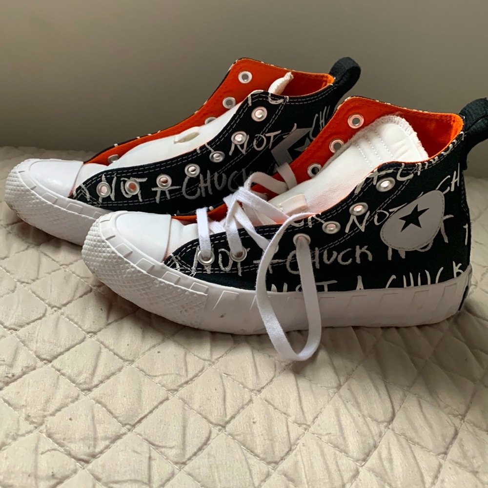 Black and White Not a chuck converse